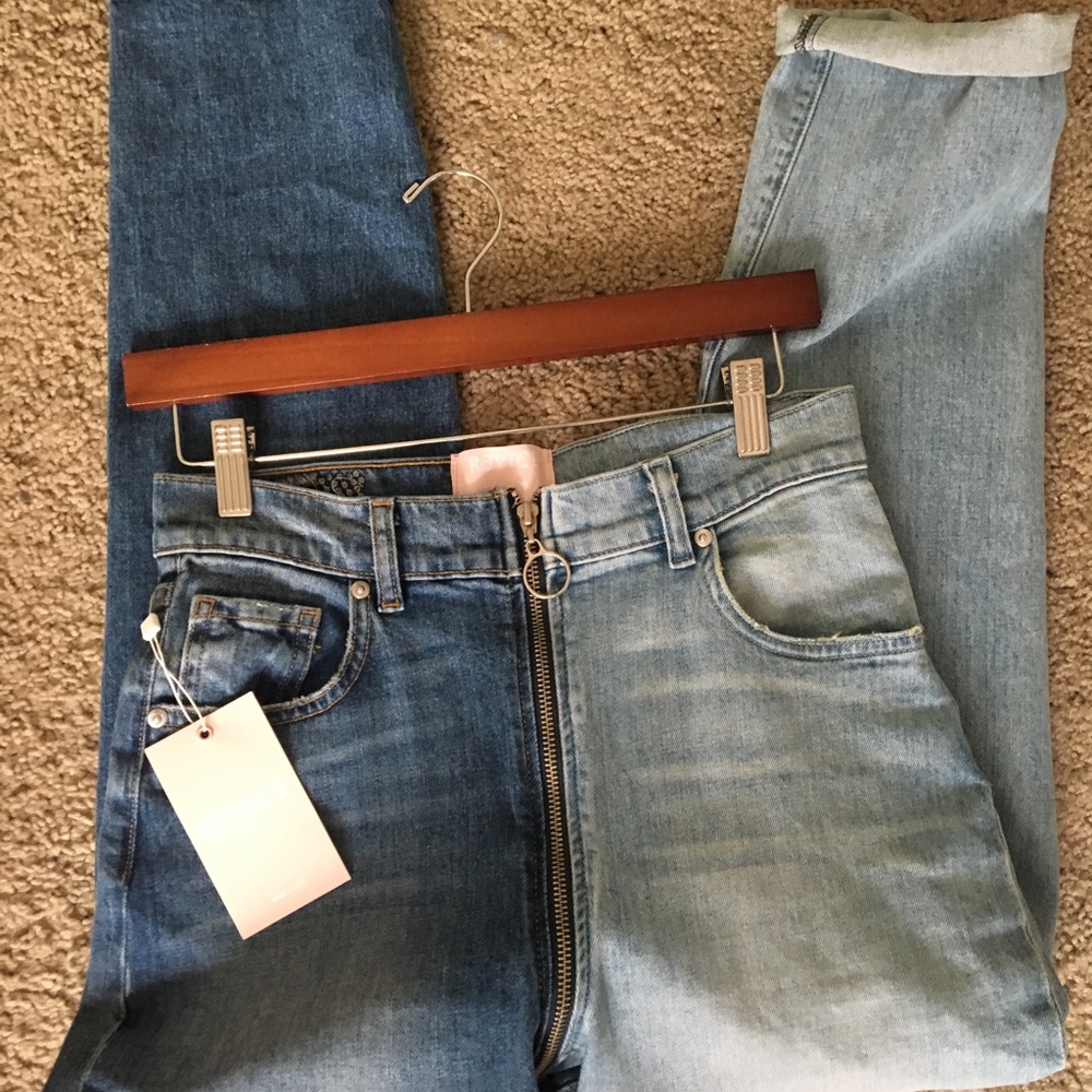 Cute revice jeans size 28 never worn